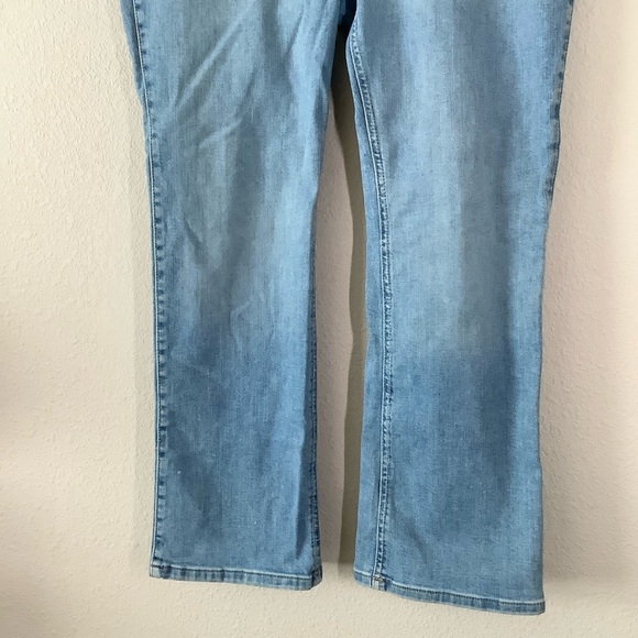 WRANGLER Women Bootcut Ultimate Riding Jeans Light Wash Boho Western Festival 34 - Picture 3 of 9